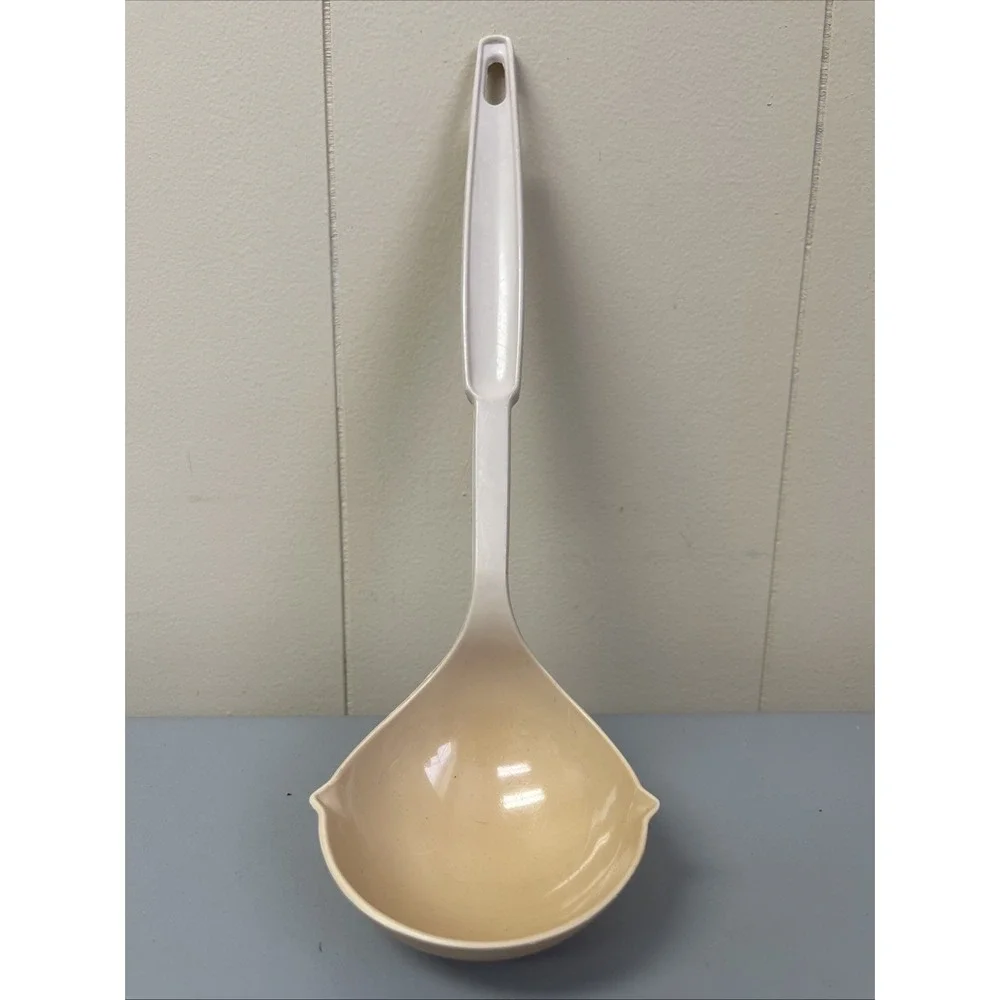 Vintage Ekco Ladle Almond Plastic Soup Spoon Dipper Cooking Utensil Kitchen‎ USA